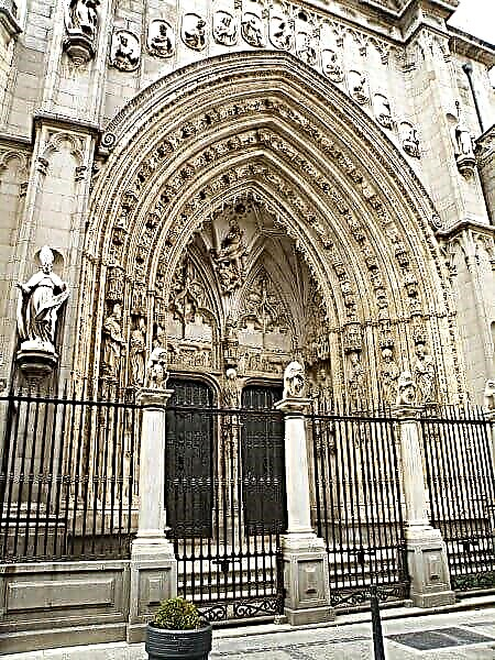 Toledo Cathedral - ɗayan manyan temples a Spain
