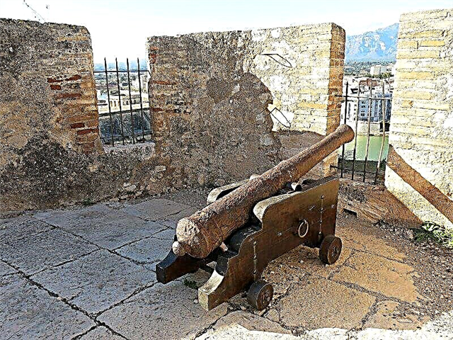 Тортоза бол Испанийн баялаг түүхтэй эртний хот юм