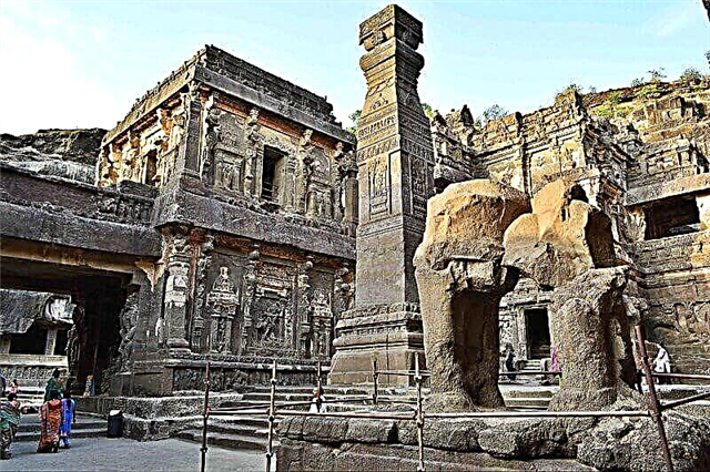 Ellora é un dos templos rupestres máis interesantes da India