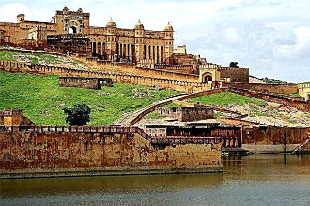 Benteng Amber - mutiara Rajasthan di India