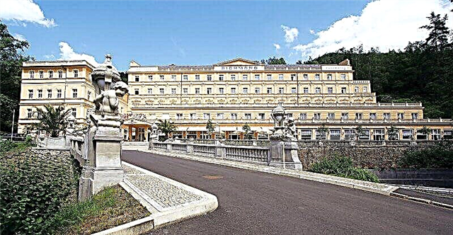 Karlovy yatọ - aye olokiki Czech spa