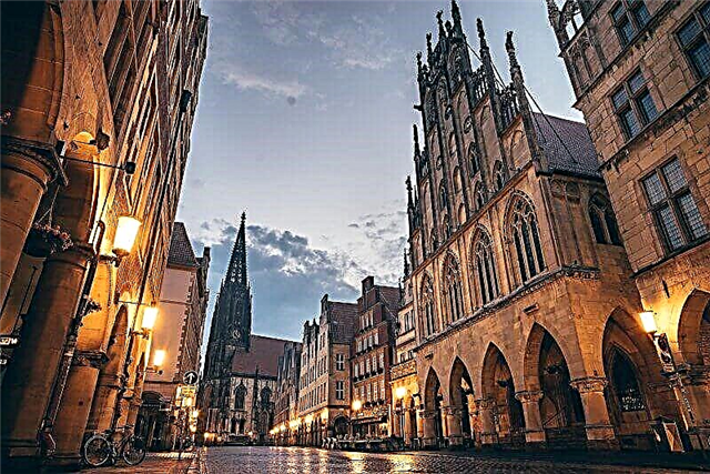Planificación dunha viaxe a Münster, unha cidade vella de Alemaña