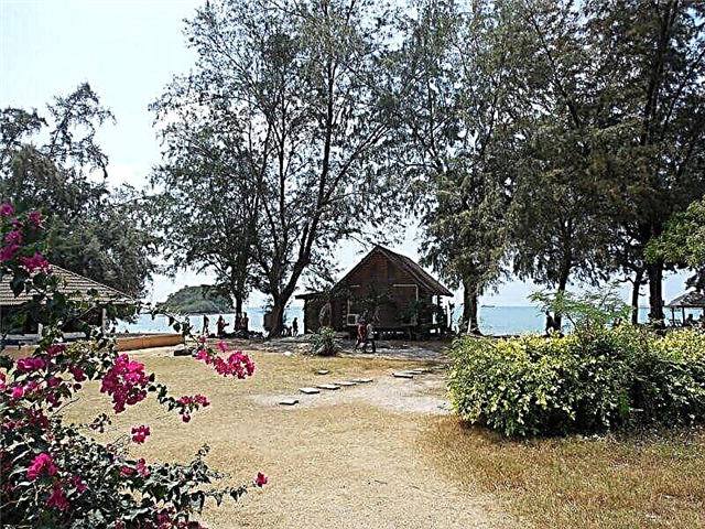 Beach nke nwa agbọghọ na-agba egwú na Pattaya: nkọwa zuru ezu na foto