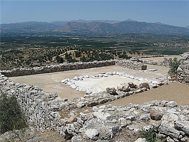 Micenas: vistas da antiga cidade de Grecia con foto