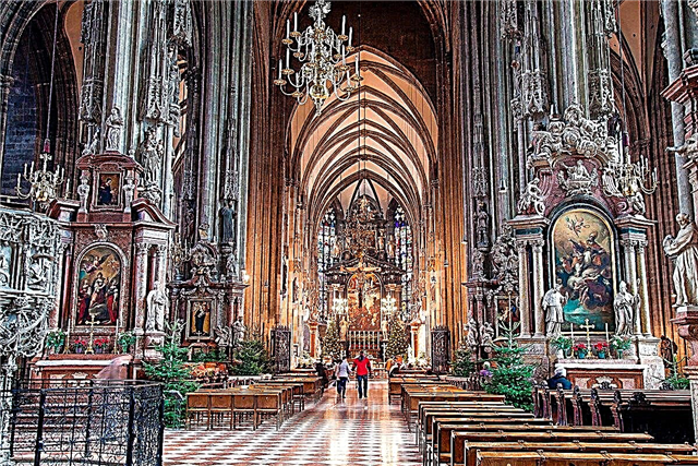 St Stephen's Cathedral Vienna: Makaburi na Habsburg Crypt