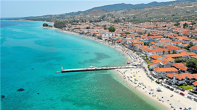 Kassandra është një rajon i njohur plazhi në Halkidiki në Greqi