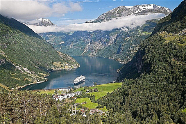 Geiranger - ngale yaikulu mkanda wa fjords aku Norway