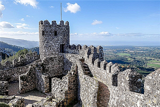 Castell canoloesol y Rhostiroedd yn Sintra