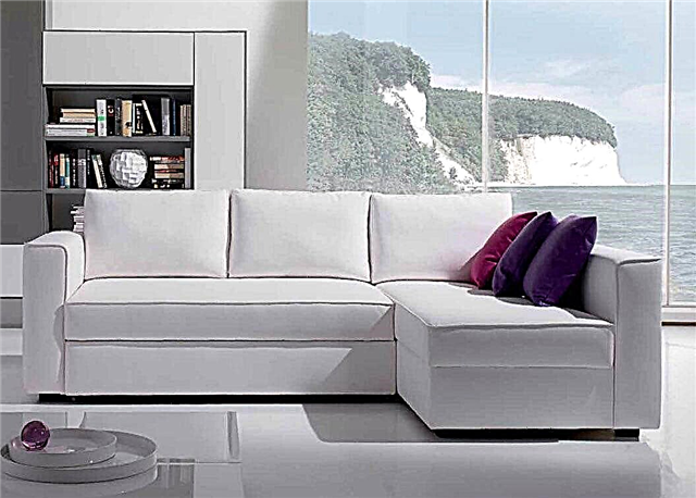 D'Relevanz vun engem wäisse Sofa an ënnerschiddlechen Interieur Stiler